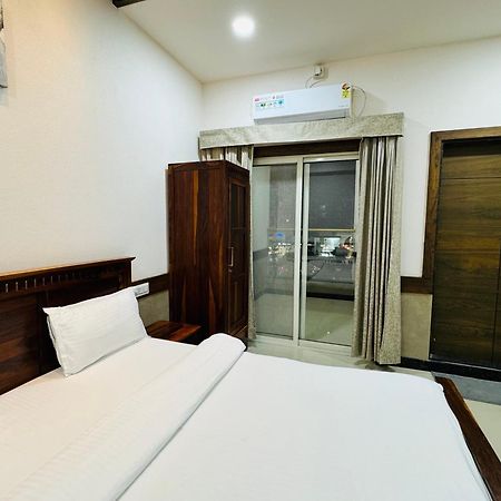 Hotel Tirth By Sonu'S Udždžain Exteriér fotografie