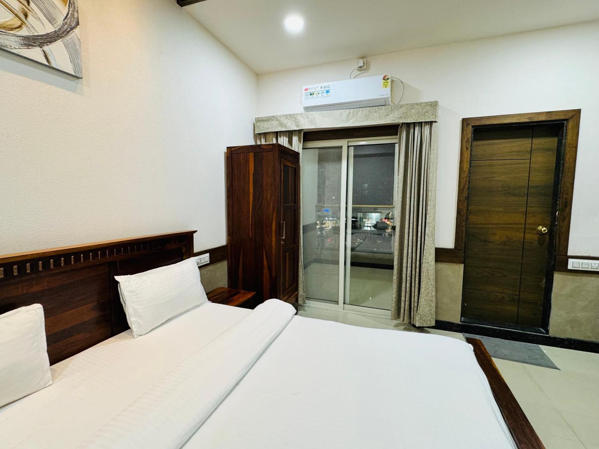 Hotel Tirth By Sonu'S Udždžain Exteriér fotografie