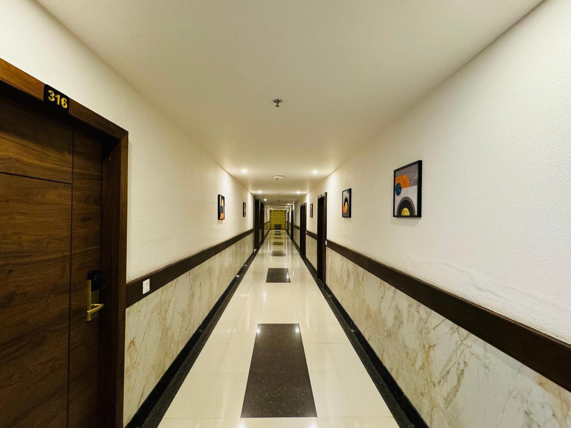 Hotel Tirth By Sonu'S Udždžain Exteriér fotografie