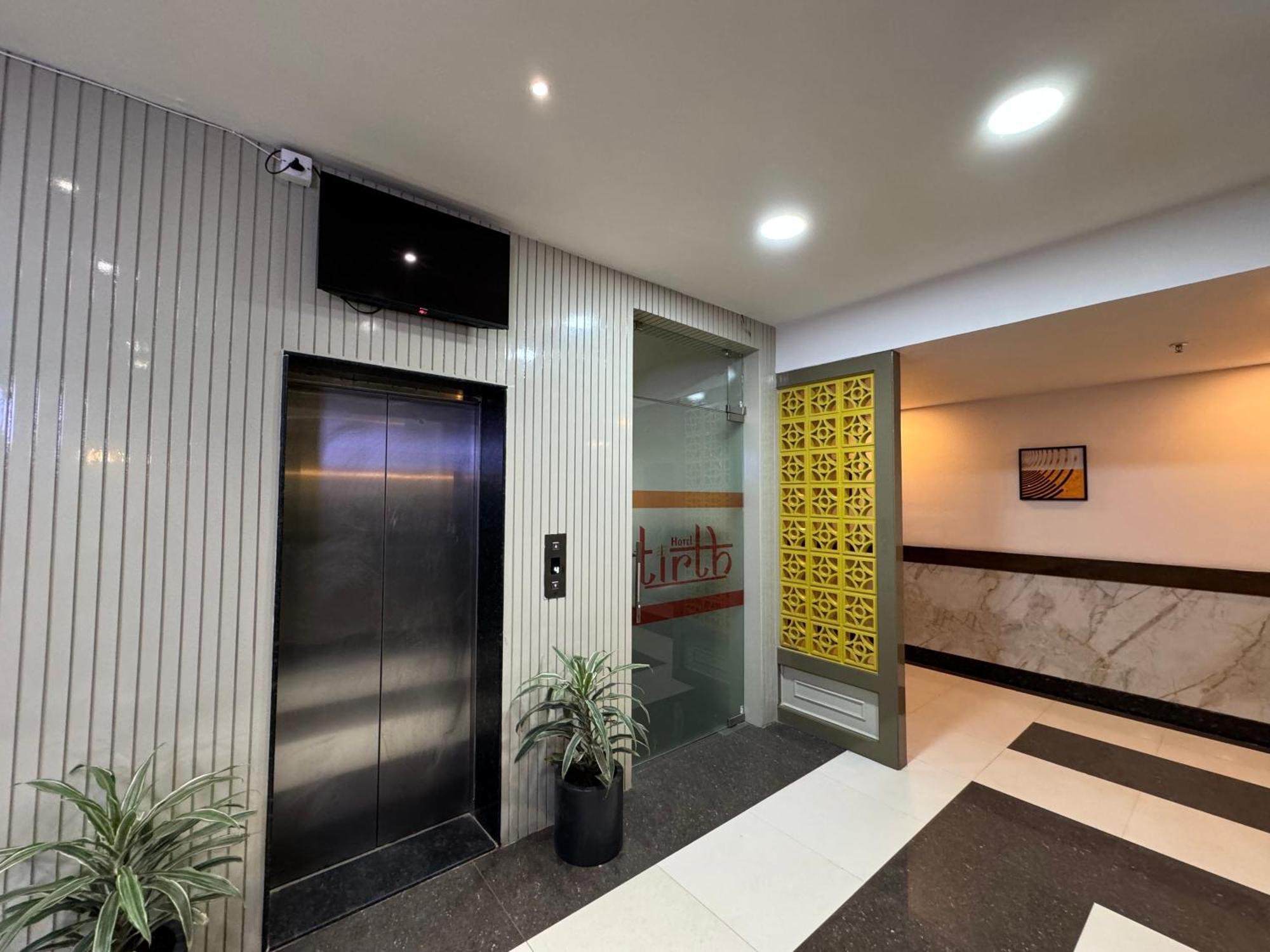 Hotel Tirth By Sonu'S Udždžain Exteriér fotografie
