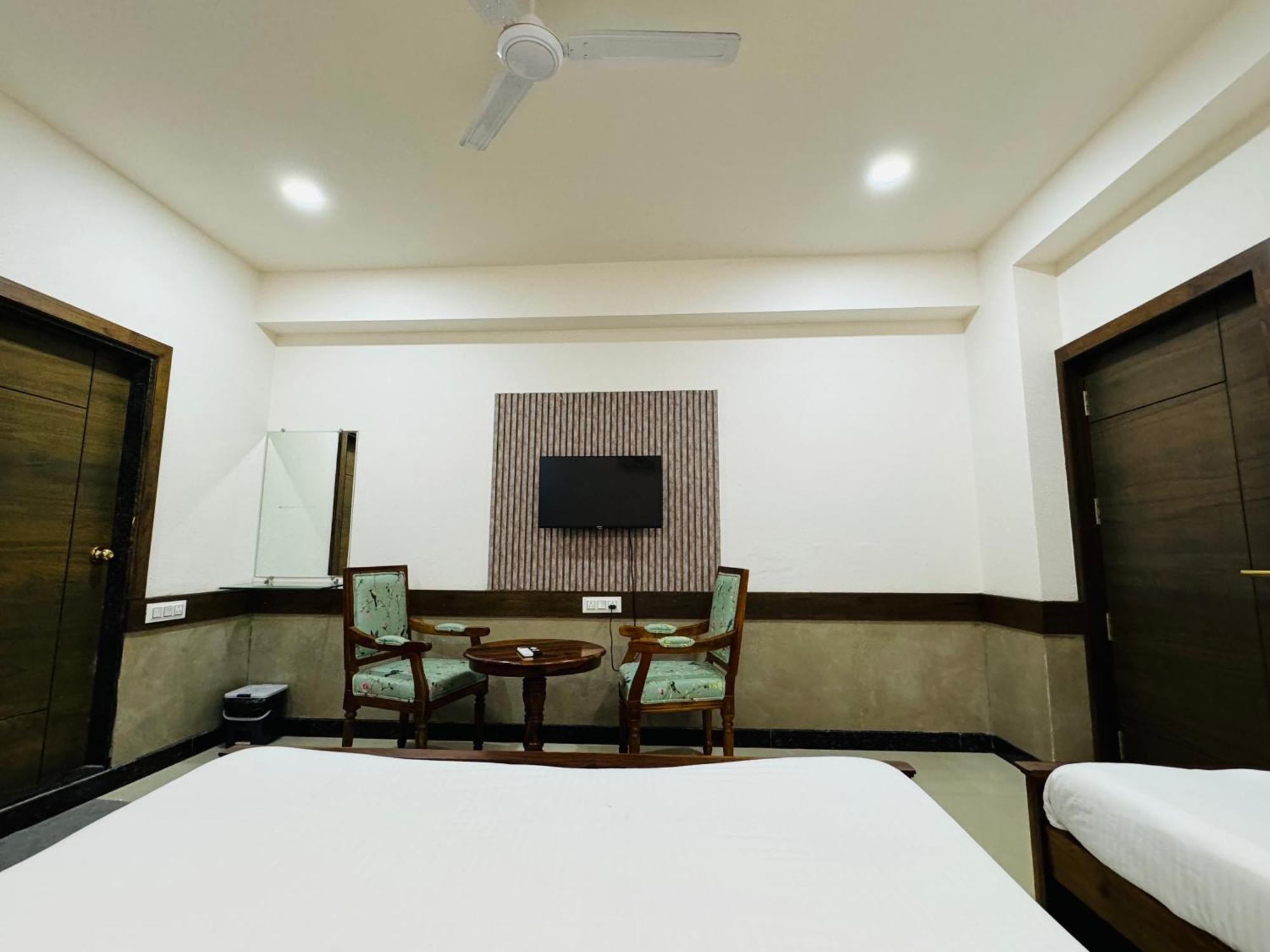 Hotel Tirth By Sonu'S Udždžain Pokoj fotografie